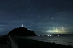 Leia mais sobre o artigo Pilares de luz em Tottori; fenômeno espetacular no céu japonês