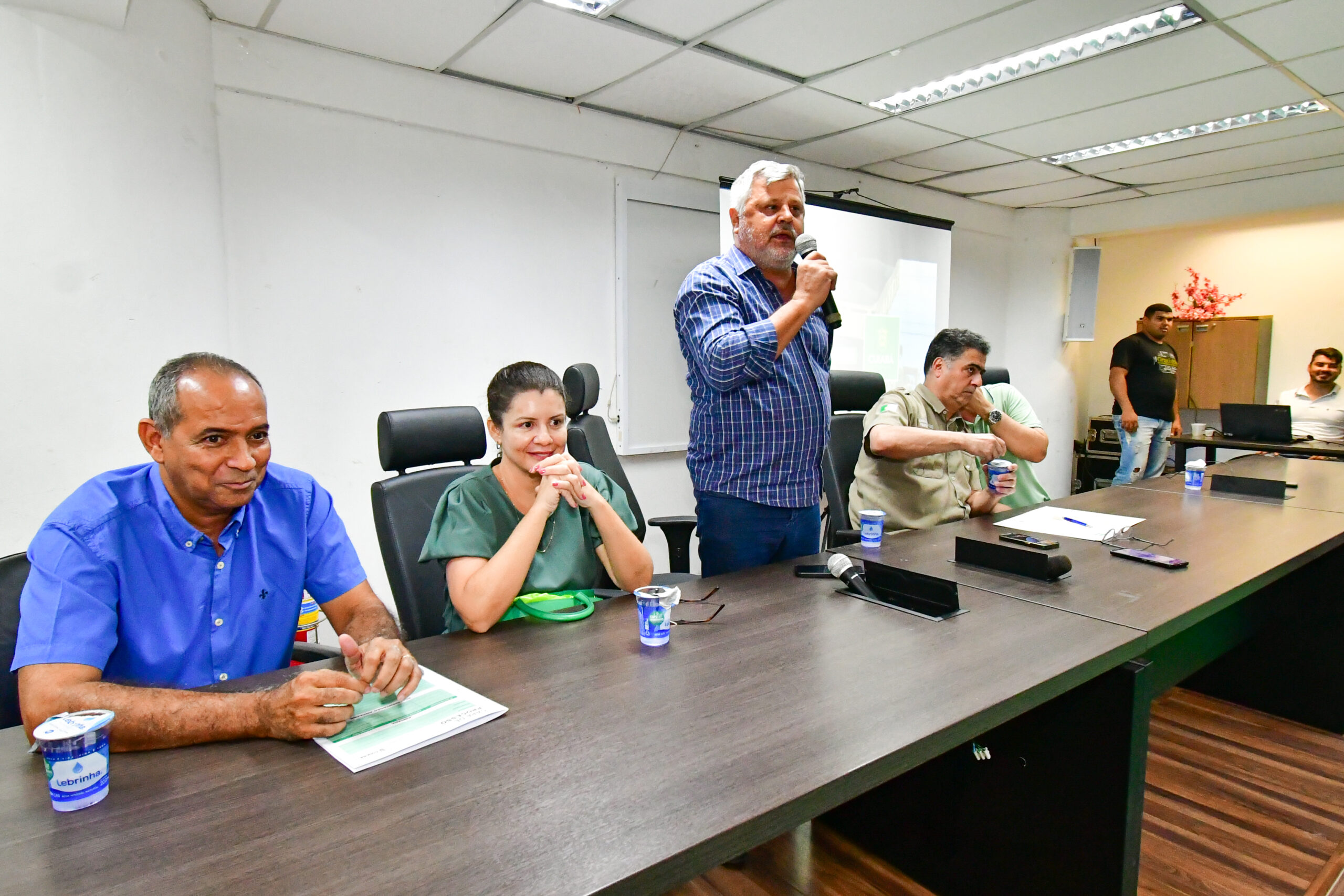 Você está visualizando atualmente Prefeitura de Cuiabá irá asfaltar dez bairros no período de 15 dias