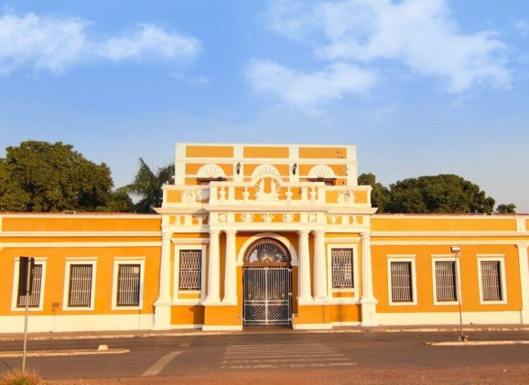 UFMT em Cordas e artistas embalam musical no Sesc-MT