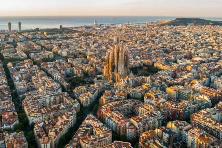 Você está visualizando atualmente Barcelona quer proibir o aluguel de apartamentos para turistas até 2028