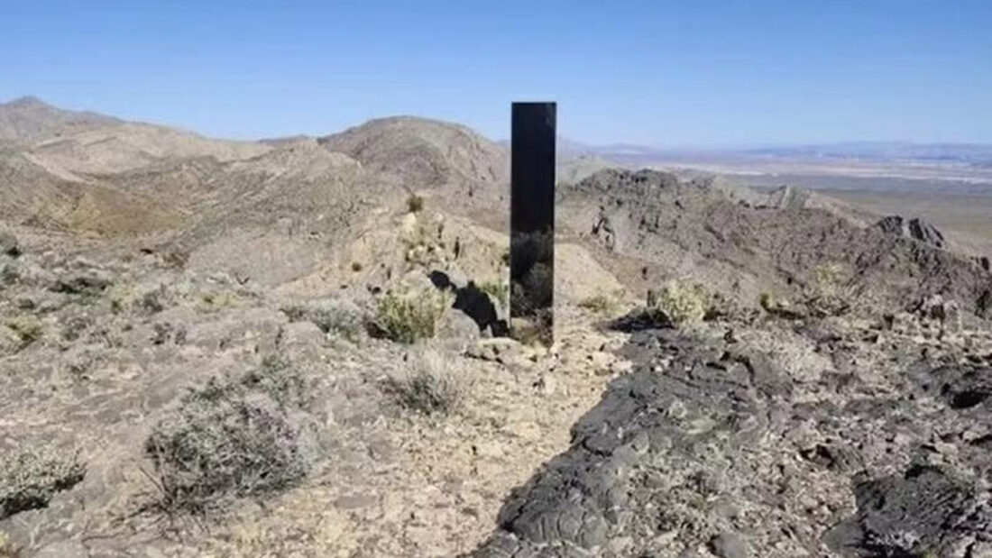 Você está visualizando atualmente Objeto misterioso aparece em montanha perto de Las Vegas; ‘Como isso foi parar lá em cima?’