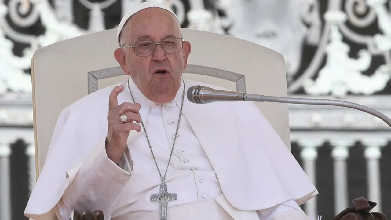 Você está visualizando atualmente Papa pede que padres façam homilias curtas para que fiéis não cochilem