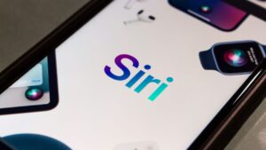 Leia mais sobre o artigo SIRI: Apple prevê assistente avançado com IA