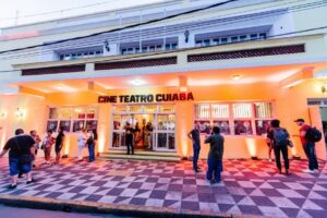 Leia mais sobre o artigo Cine Teatro Cuiabá recebe stand-ups, shows e espetáculos