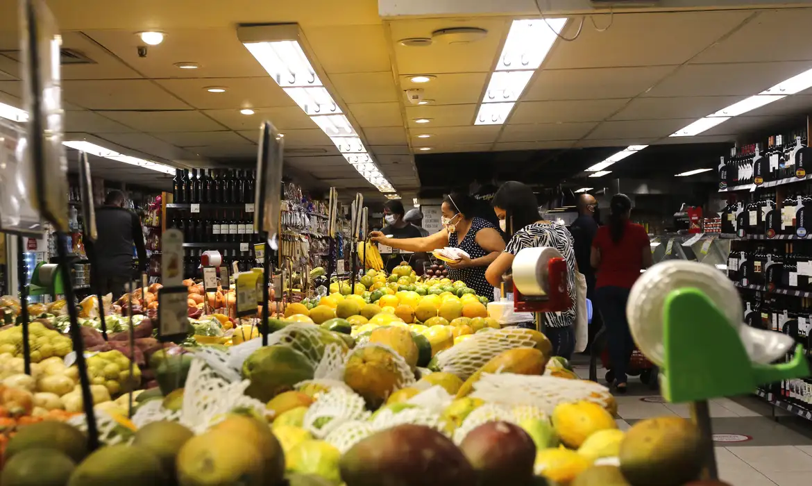 Você está visualizando atualmente Com alta de 1,2% em maio, comércio cresce pelo 5º mês seguido