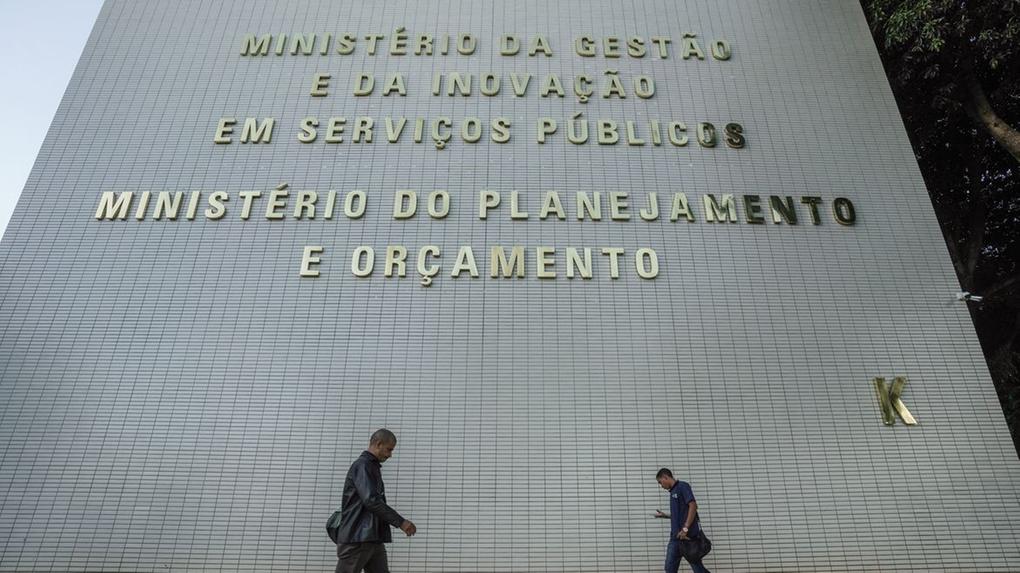 Você está visualizando atualmente Corte do governo é insuficiente para atingir meta fiscal zero em 2024, diz analista