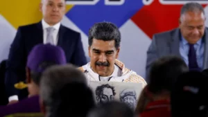 Leia mais sobre o artigo Maduro é reeleito na Venezuela, mas resultado oficial é contestado