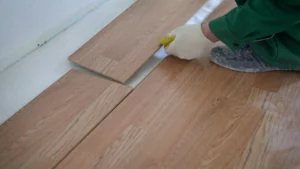 Leia mais sobre o artigo Piso vinílico ou piso laminado? Entenda as principais diferenças