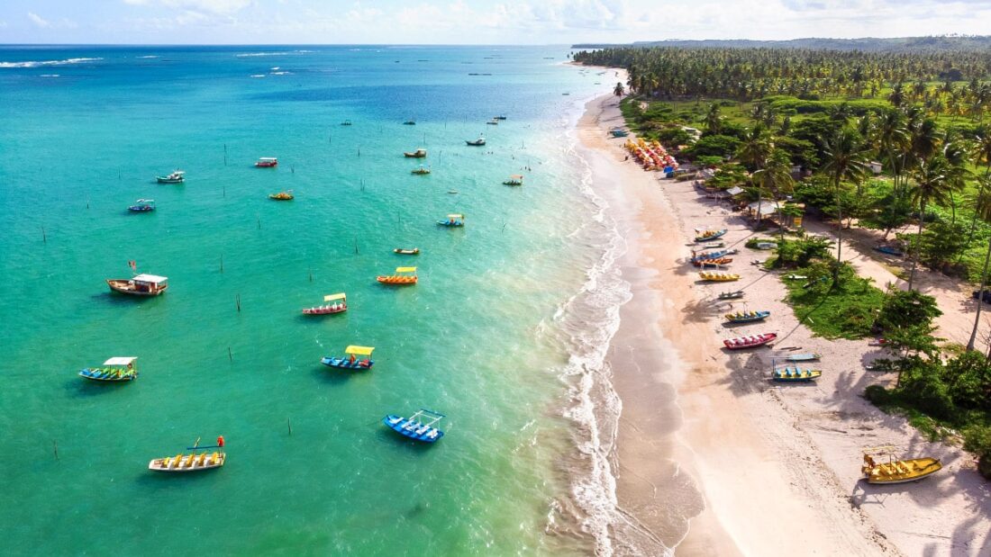 Você está visualizando atualmente QUER FUGIR DO FRIO? Veja praias brasileiras para visitar no inverno