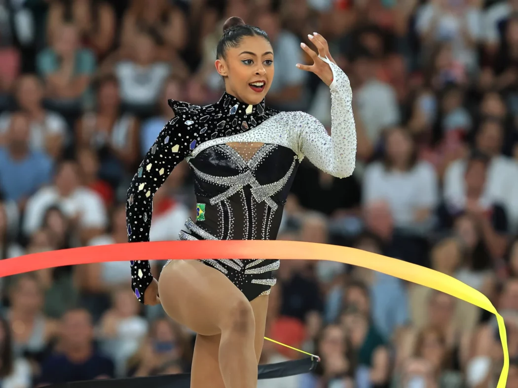 Você está visualizando atualmente Bárbara Domingos é a primeira finalista Olímpica do Brasil na ginástica rítmica