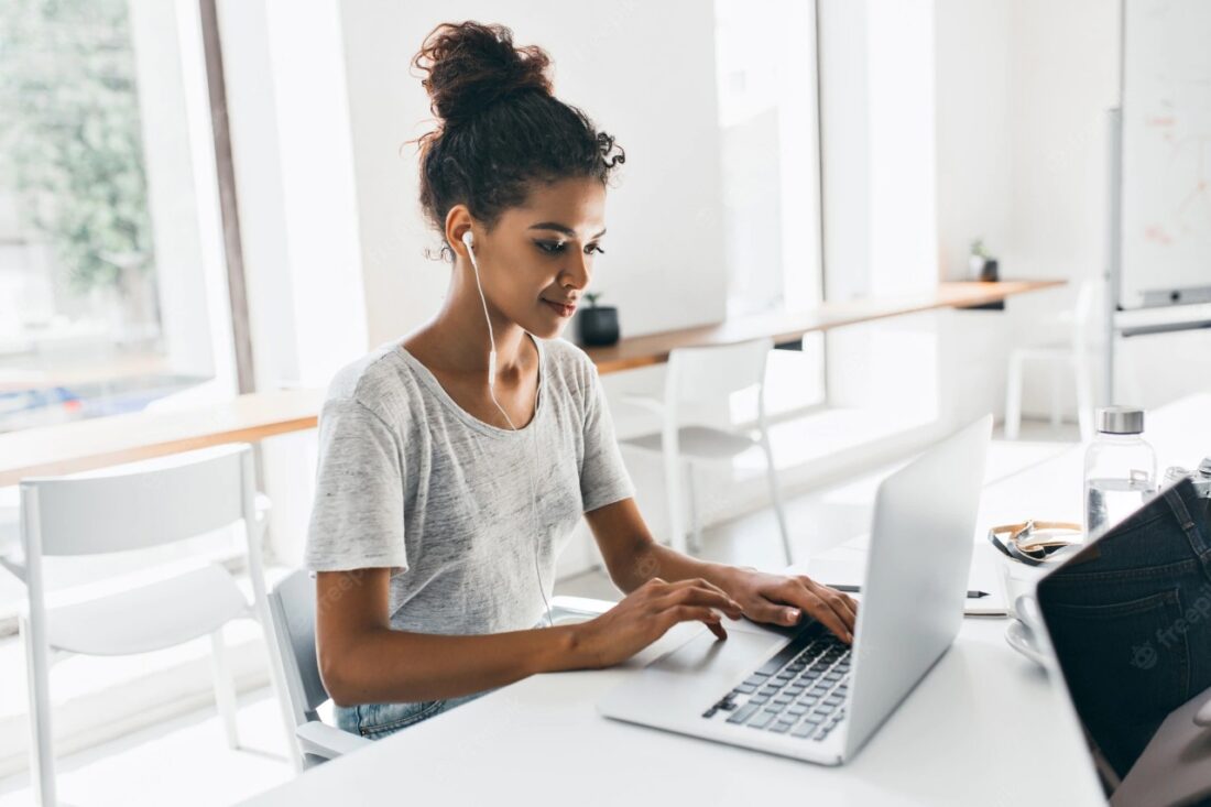 Você está visualizando atualmente Escola DNC oferece 15 cursos gratuitos em tecnologia e programação