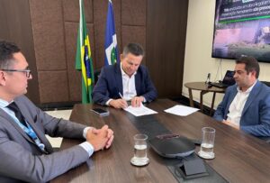 Leia mais sobre o artigo Governador anuncia R$ 10 milhões para a construção de casas em Cuiabá