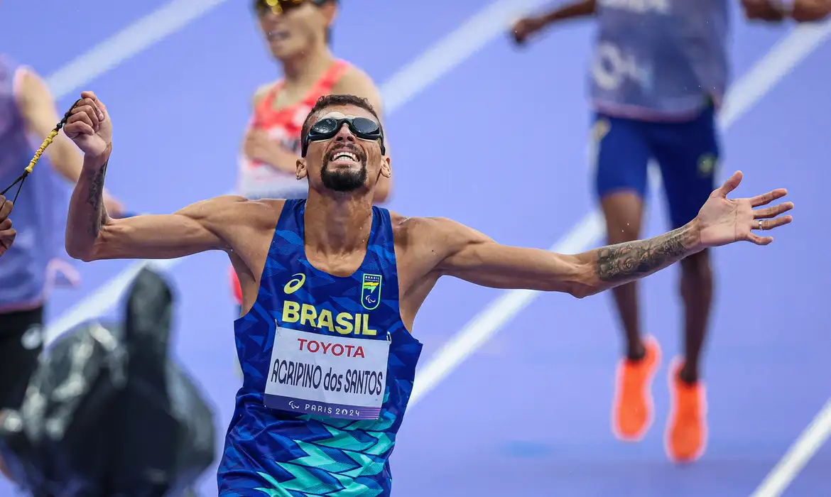 Você está visualizando atualmente Júlio César Agripino é ouro e bate recorde mundial na corrida dos 5 km