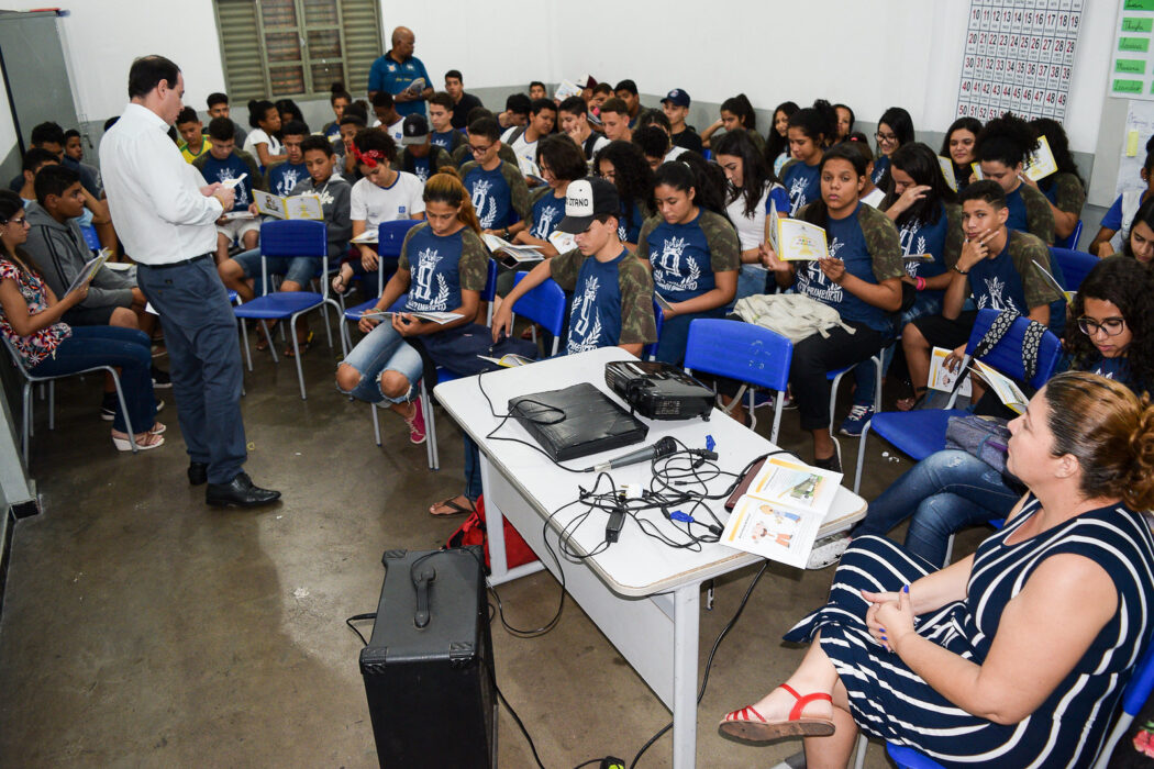 Você está visualizando atualmente Projeto Nosso Judiciário leva conhecimento a alunos de Várzea Grande