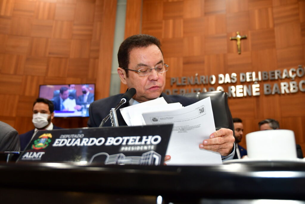 Você está visualizando atualmente Botelho assegura valorização dos servidores de Cuiabá