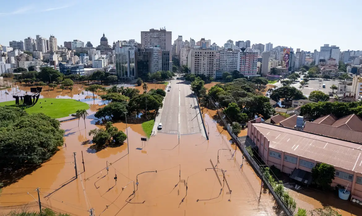 Você está visualizando atualmente Governo gastará R$ 28 bilhões fora do arcabouço para combater eventos extremos em 2024