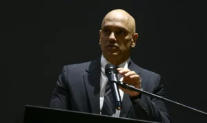 Leia mais sobre o artigo Moraes convoca 1ª Turma para julgar suspensão da plataforma X