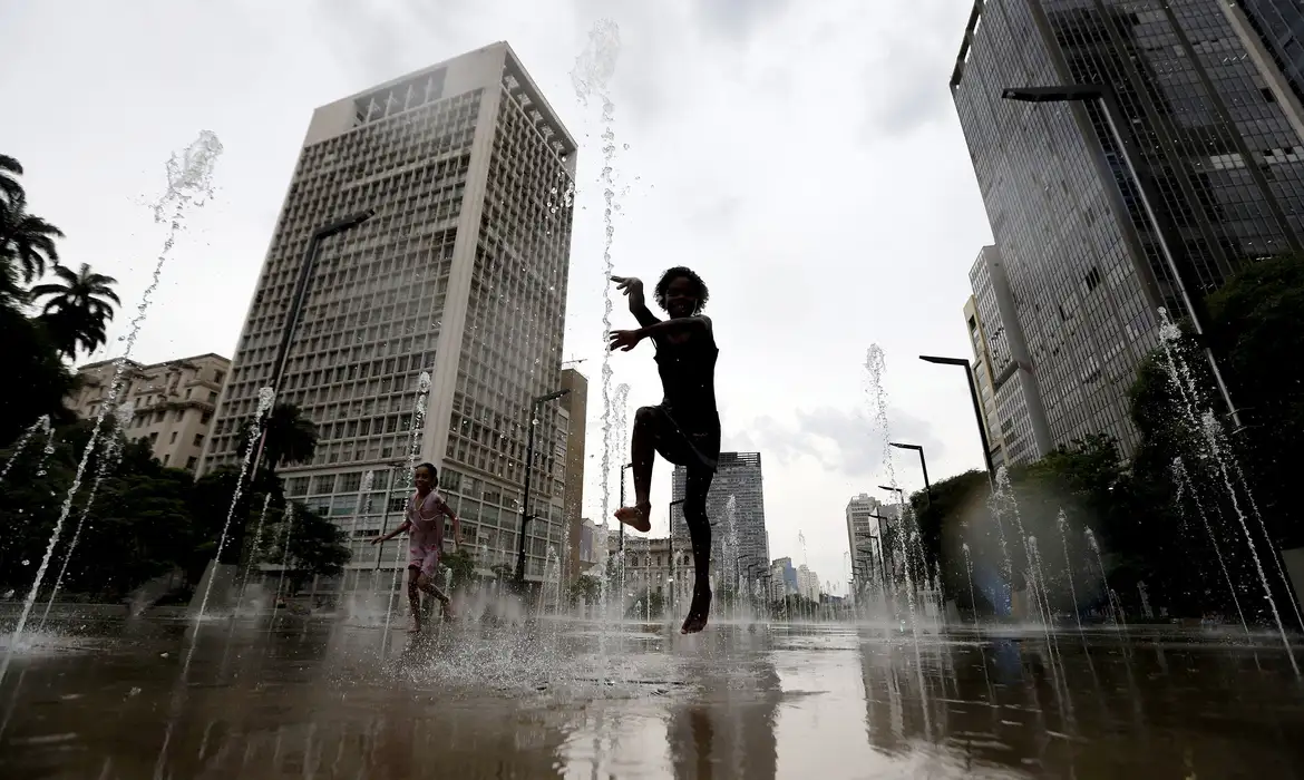 Você está visualizando atualmente Terra atinge temperatura 1,51 °C acima do nível pré-industrial