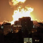 Grande explosão atinge Beirute e Israel ataca alvos do Hezbollah