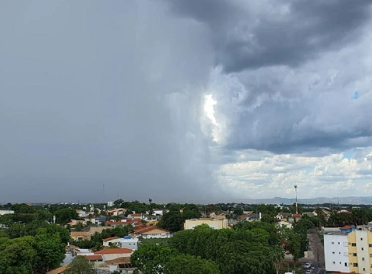 Você está visualizando atualmente Temperatura cai e previsão de chuva mais forte aumenta nesta quinta em MT