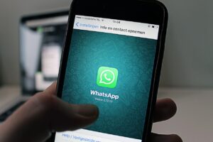 Leia mais sobre o artigo Números desconhecidos no WhatsApp adicionam usuários a grupos de propaganda sem autorização