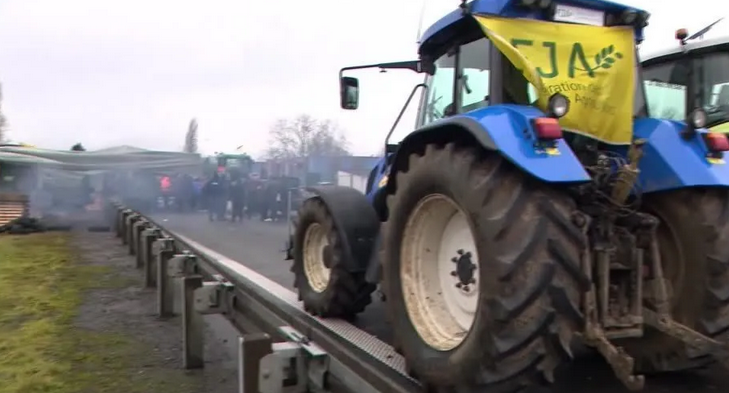 No momento, você está visualizando Agricultores da Bélgica bloqueiam estradas em protesto contra acordo com Mercosul