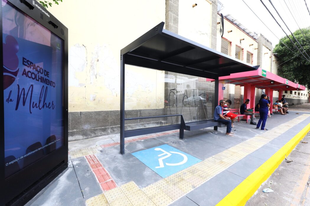 No momento, você está visualizando Cuiabá implanta totens que ‘conversam’ com mulheres sozinhas em pontos de ônibus