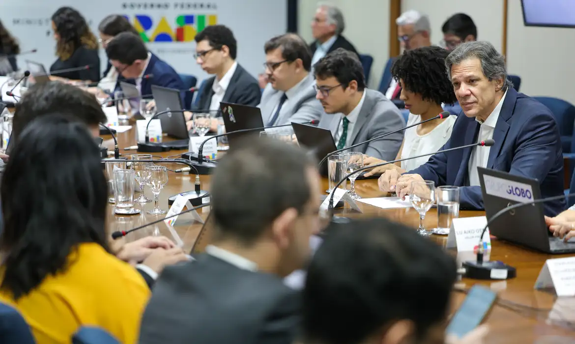 No momento, você está visualizando Haddad promete novas medidas de corte de gastos em 2025