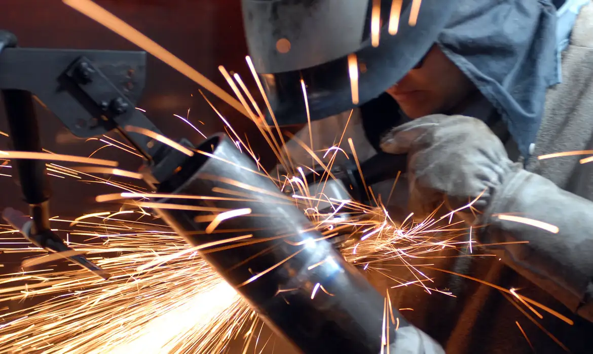 No momento, você está visualizando Produção industrial cai em quatro dos 15 locais pesquisados pelo IBGE