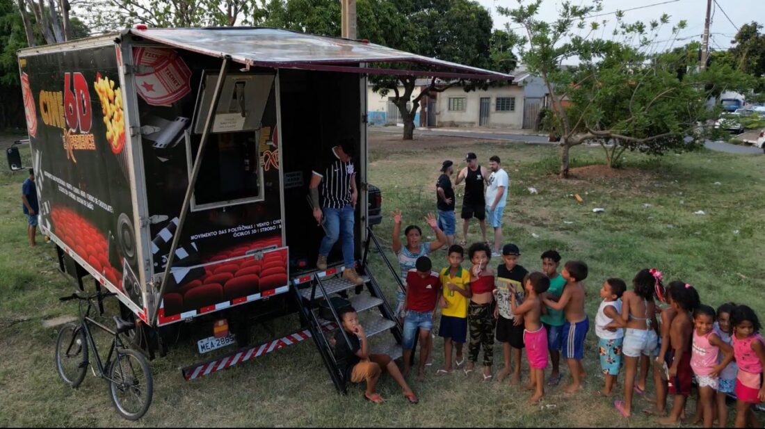 No momento, você está visualizando Projeto leva cinema itinerante a bairros de Várzea Grande no período de férias escolares