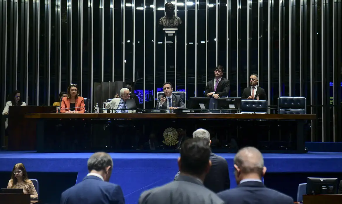 No momento, você está visualizando Senado Federal aprova PEC do corte de gastos