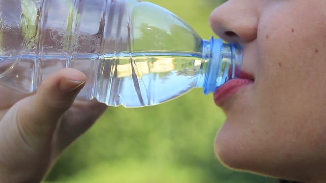 No momento, você está visualizando Sinais de que você precisa beber mais água durante o dia