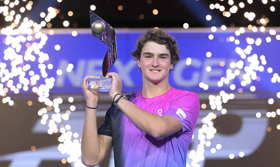 No momento, você está visualizando TÊNIS: João Fonseca conquista o título do Next Gen ATP Finals