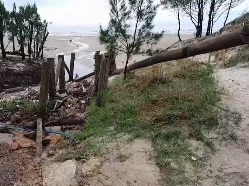 No momento, você está visualizando Tsunami meteorológico atinge litoral sul de Santa Catarina