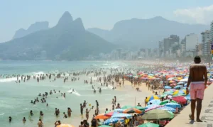 Leia mais sobre o artigo Turistas brasileiros injetarão R$ 148 bi na economia durante o verão