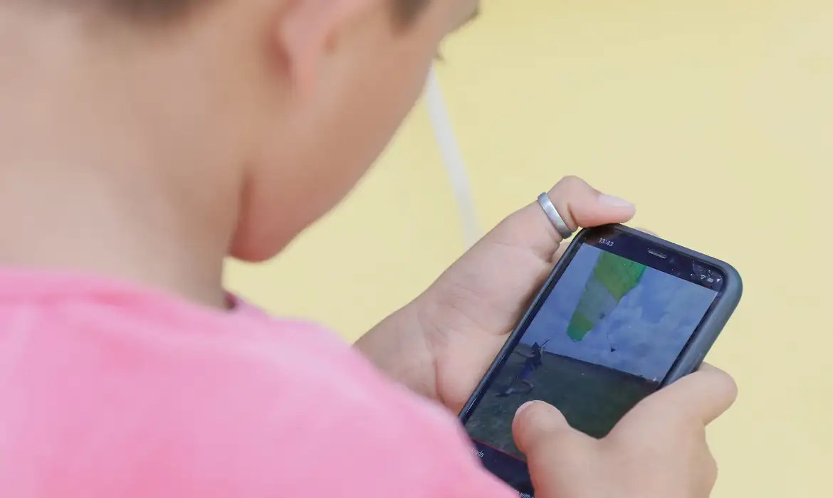 No momento, você está visualizando Escolas da educação básica iniciam ano letivo com proibição de celular