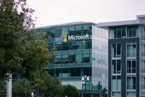 Leia mais sobre o artigo Microsoft oferece 75 mil bolsas gratuitas para cursos de Inteligência Artificial