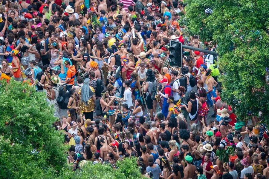 No momento, você está visualizando CARNAVAL E ÁLCOOL: truques para amenizar o impacto da bebida no organismo