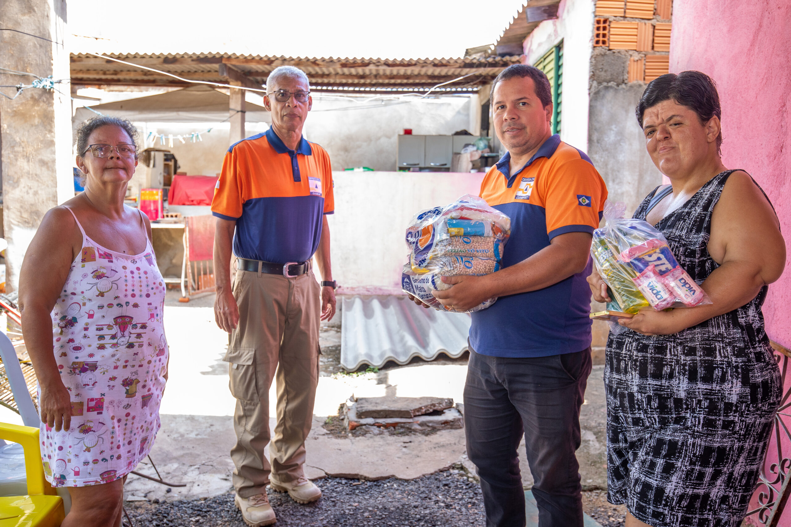 No momento, você está visualizando Defesa Civil entrega colchões e cestas básicas para famílias atingidas por temporal