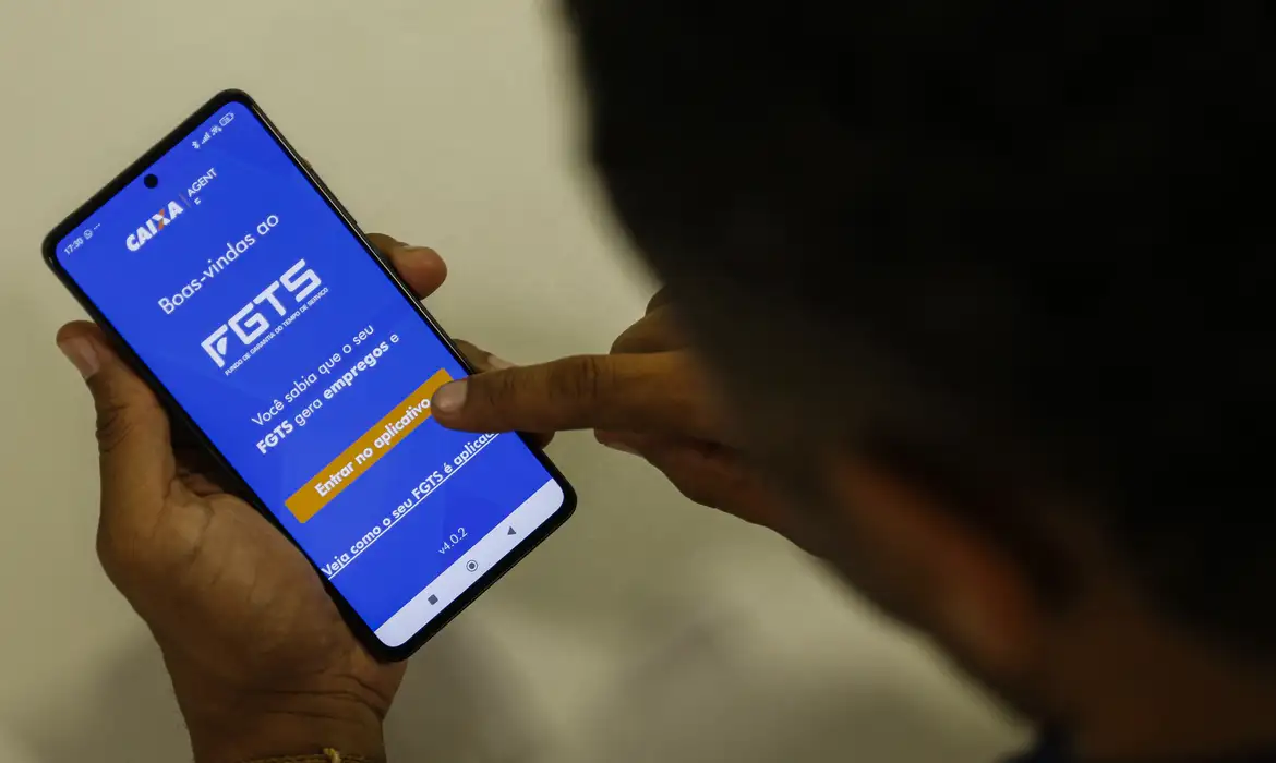 No momento, você está visualizando Governo vai liberar saldo do FGTS a quem optou por saque-aniversário