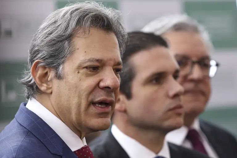 No momento, você está visualizando Haddad leva ao presidente da Câmara prioridades do Governo nos próximos anos