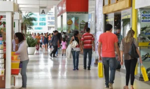 Leia mais sobre o artigo Comércio cresce 0,5% em fevereiro e atinge maior patamar da história