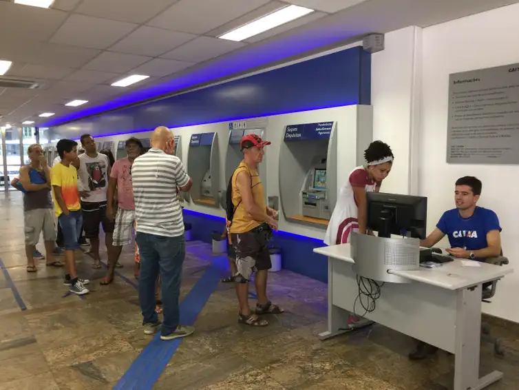 No momento, você está visualizando Juros do cartão de crédito rotativo avançam e chegam a 445% ao ano