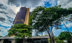 Leia mais sobre o artigo Juros médios cobrados pelos bancos chegam a 43,7% ao ano em fevereiro