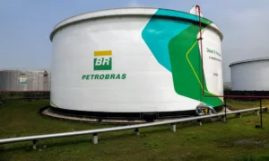 Leia mais sobre o artigo Petrobras anuncia nova redução no preço do diesel em R$ 0,12 por litro