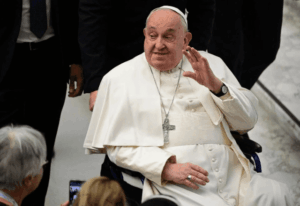 Leia mais sobre o artigo Último dia de adeus ao papa Francisco: milhares se reúnem no Vaticano
