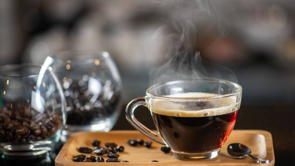 No momento, você está visualizando Como a cafeína afeta o sono? Ciência investiga o impacto cerebral