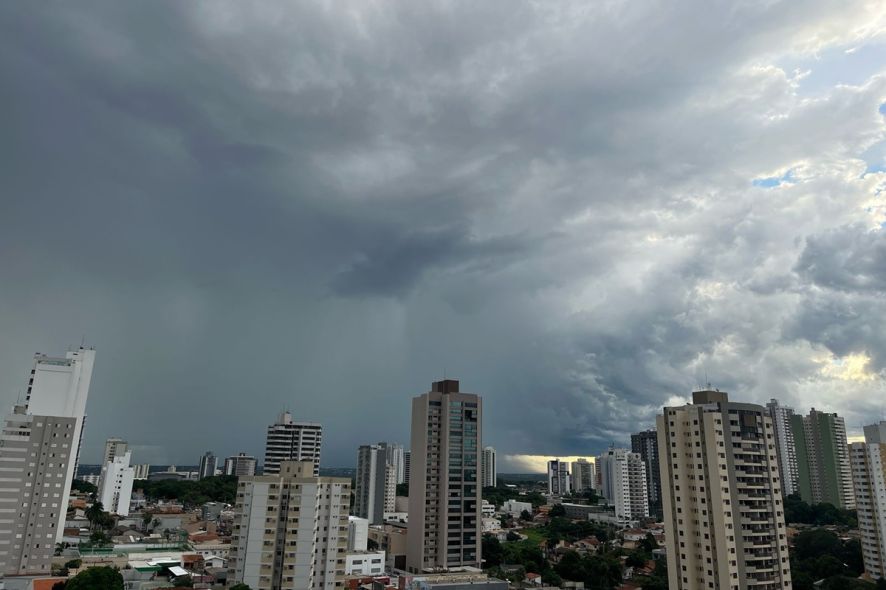 No momento, você está visualizando Frente fria chega com chuva e mínima de 13°C em Cuiabá
