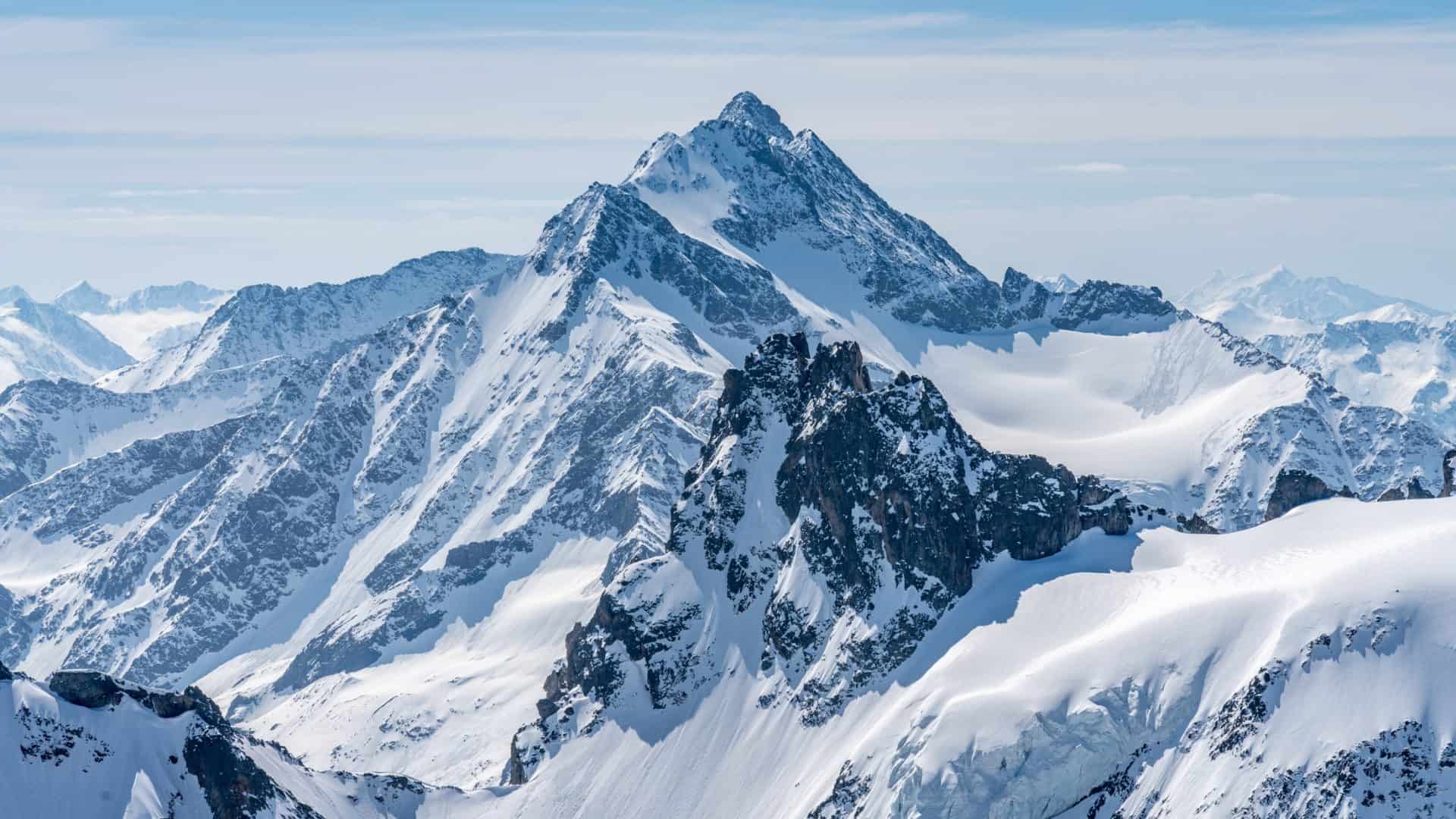 No momento, você está visualizando Geleira colapsa nos Alpes e soterra vila na Suíça; veja