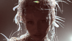Leia mais sobre o artigo Miley Cyrus lança álbum “Something Beautiful”